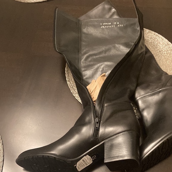 Brand New Stuart Weitzman Boots - Picture 4 of 8